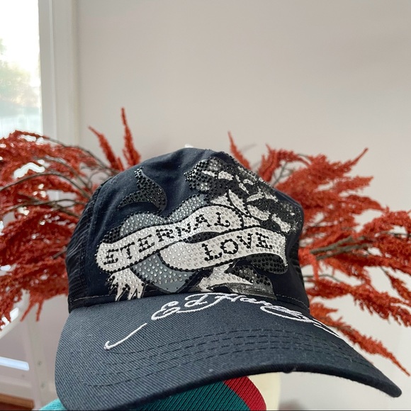 ❌❌SOLD❌❌ VTG Ed Hardy • y2k early 2000s bedazzled trucker snapback hat - Picture 3 of 7